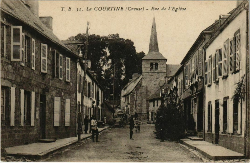 Carte postale ancienne La Courtine Rue de l'Eglise France à La Courtine