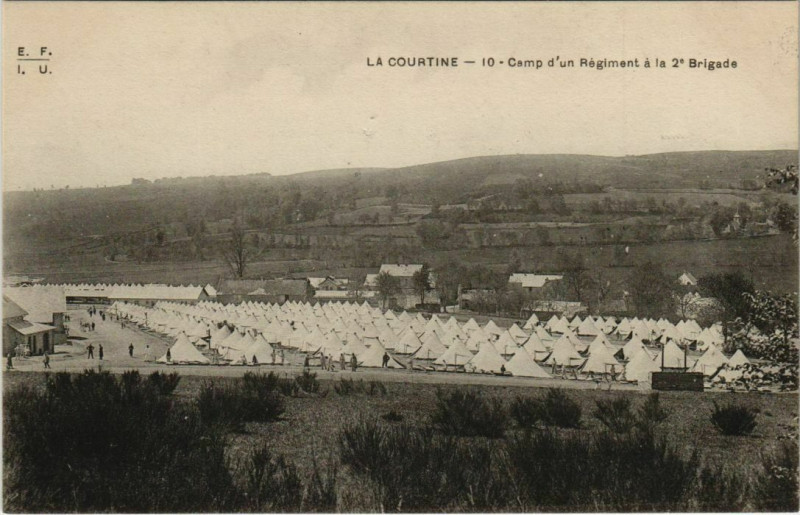 Carte postale ancienne La Courtine Camp d'un Regiment a la 2e Brigade France à La Courtine