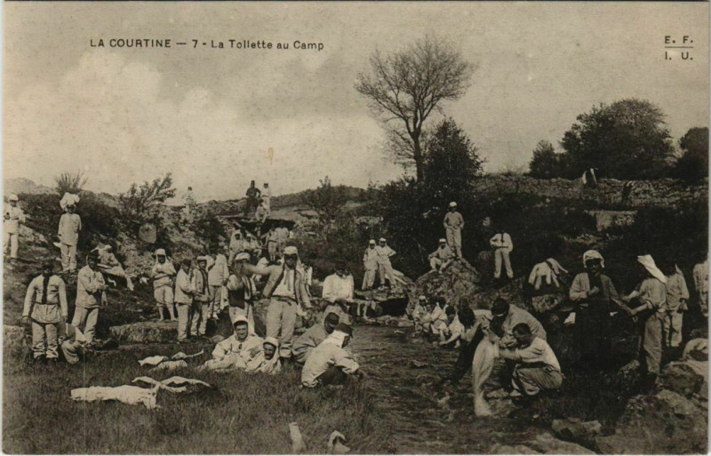 Carte postale ancienne La Courtine La Toilette au Camp France à La Courtine