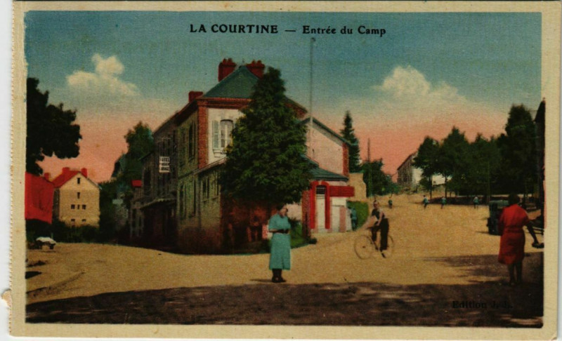 Carte postale ancienne La Courtine Entree du Camp France à La Courtine