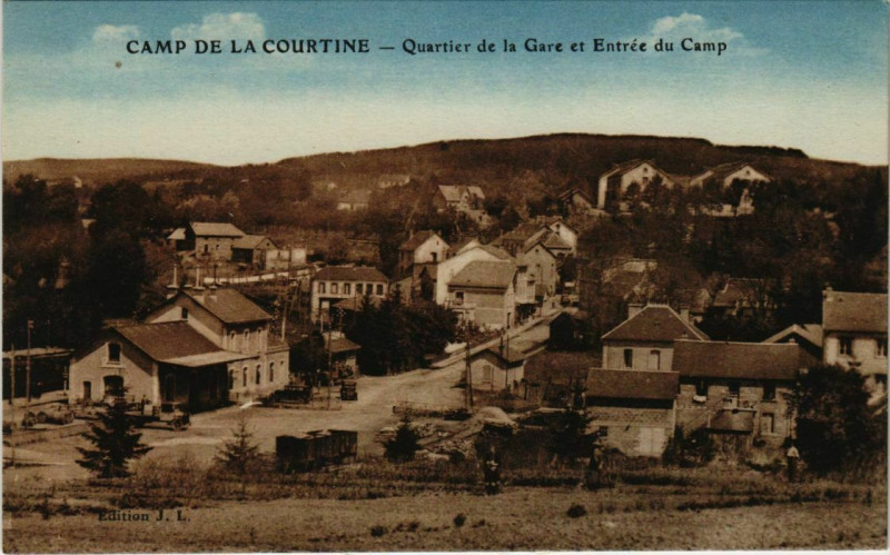Carte postale ancienne La Courtine Quartier de la Gare et Entree du Camp France à La Courtine