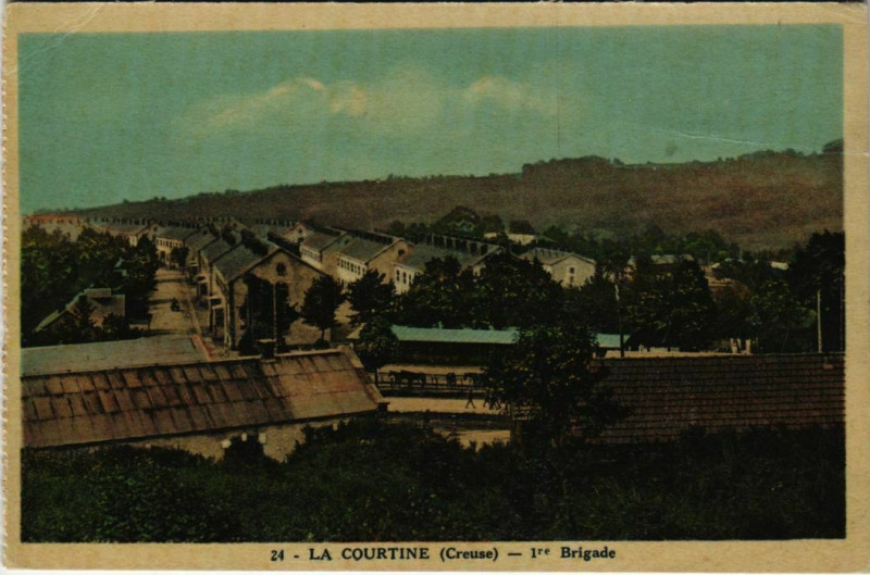 Carte postale ancienne La Courtine 1er Brigade France à La Courtine