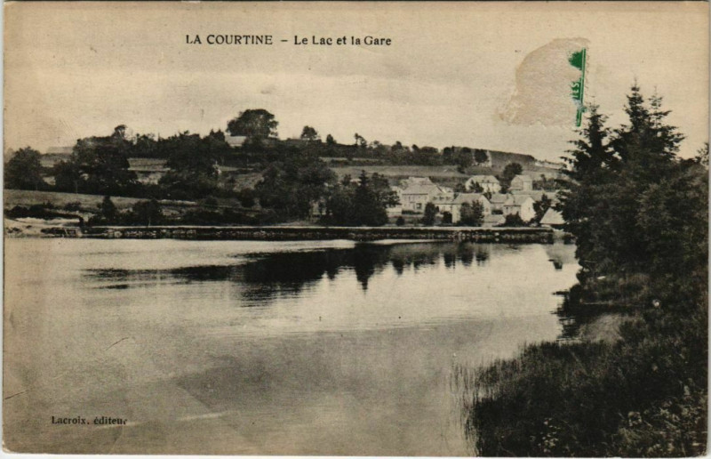 Carte postale ancienne La Courtine Le Lac et la Gare France à La Courtine