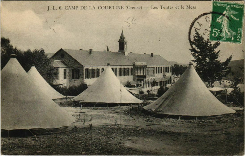 Carte postale ancienne La Courtine Les Tentes et les Mess France à La Courtine