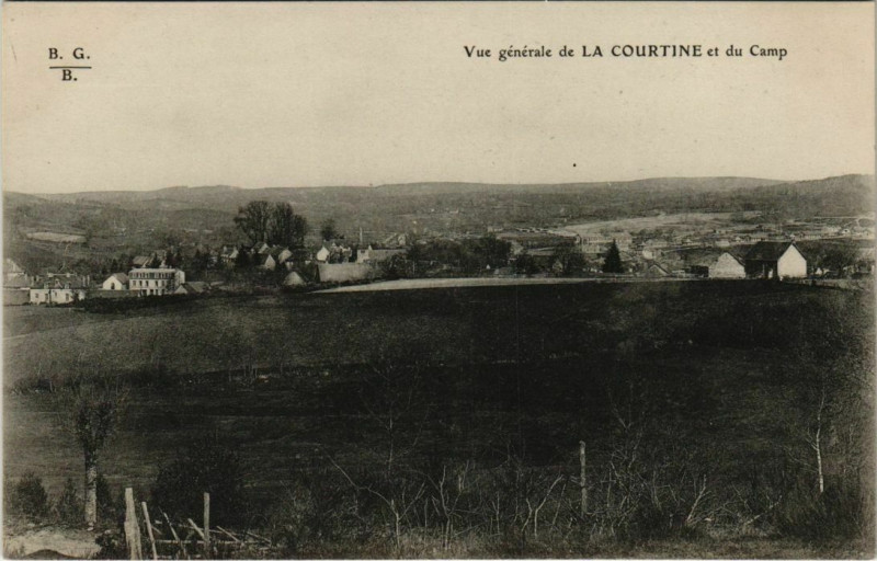 Carte postale ancienne La Courtine Vue Generale et du Camp France à La Courtine