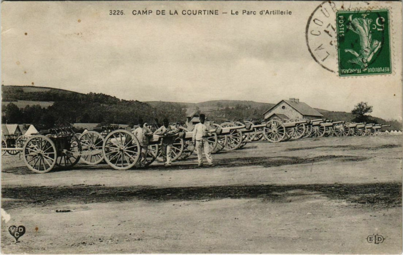 Carte postale ancienne La Courtine Le Parc de l'Artillerie France à La Courtine