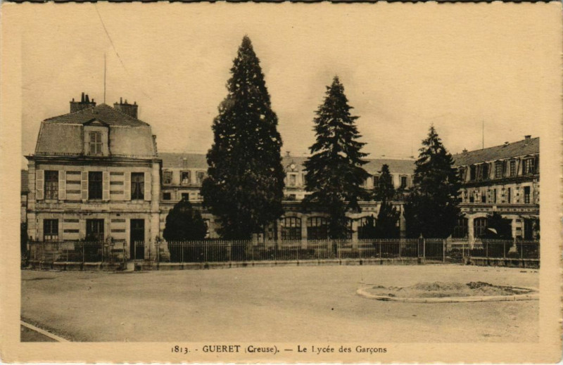 Carte postale ancienne Gueret Le Lycee des Garcons France à Guéret