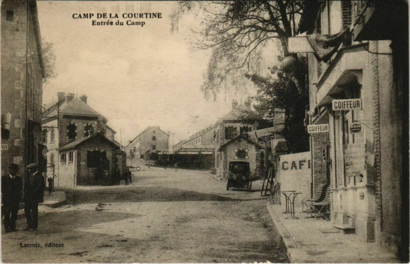 Carte postale ancienne La Courtine Entree du Camp France à La Courtine