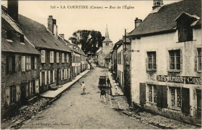 Carte postale ancienne La Courtine Rue de l'Eglise France à La Courtine