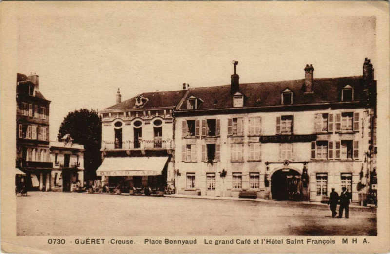 Carte postale ancienne Gueret Place Bonnyaud France à Guéret