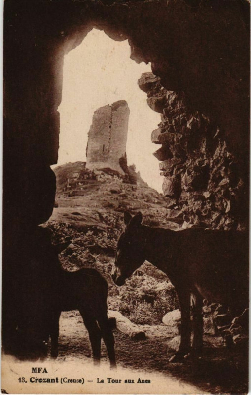 Carte postale ancienne Crozant La Tour aux Anes France à Crozant