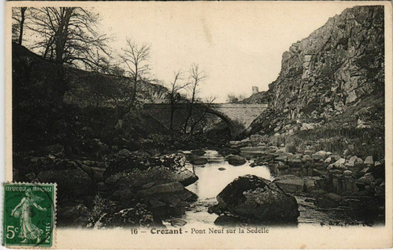 Carte postale ancienne Crozant Pont Neuf s la Sedelle France à Crozant