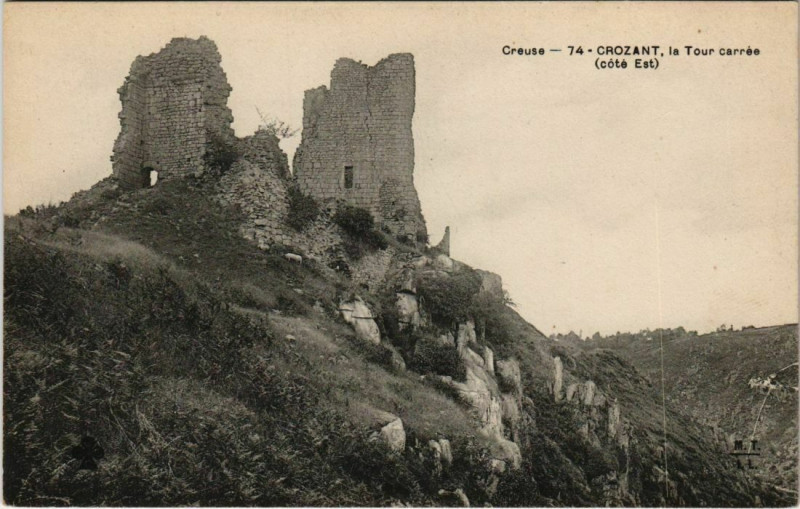 Carte postale ancienne Crozant La Tour carree France à Crozant