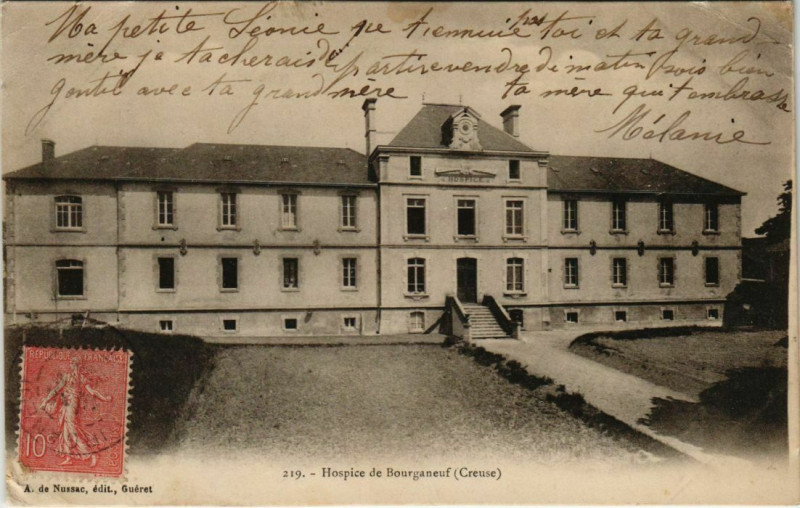 Carte postale ancienne Bourganeuf Hospice France à Bourganeuf