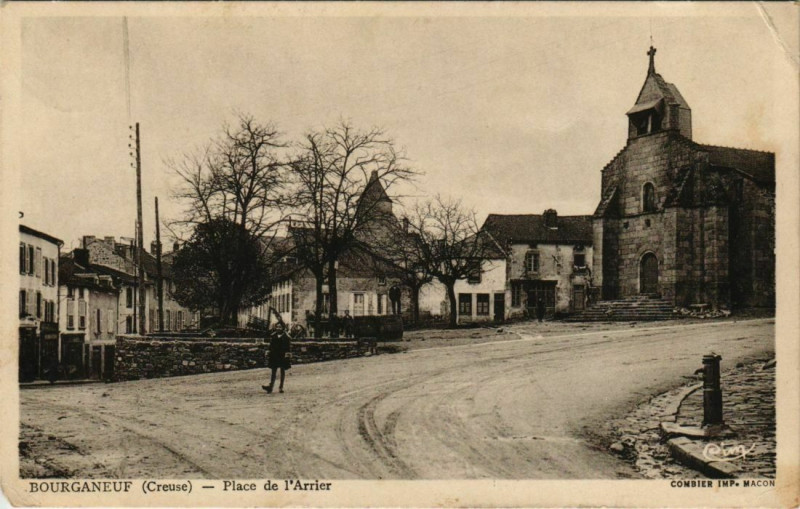 Carte postale ancienne Bourganeuf Place de l'Arrier France à Bourganeuf