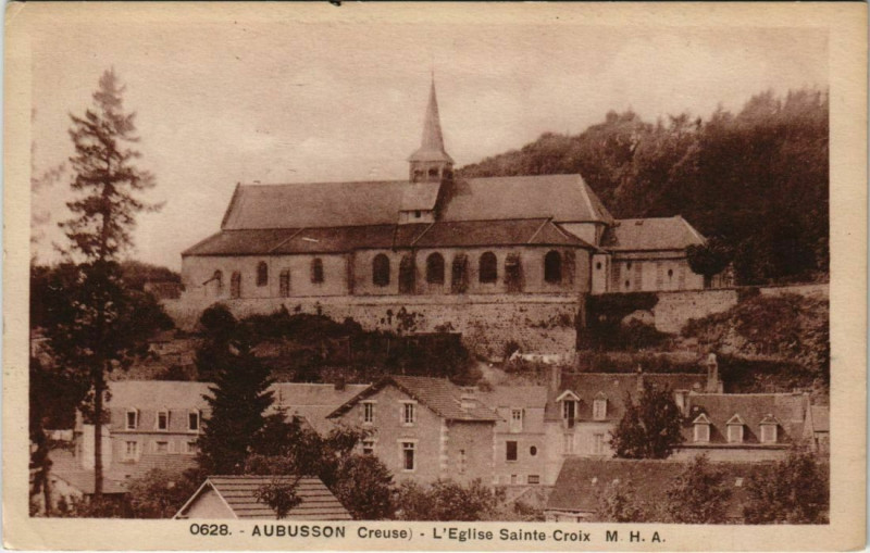 Carte postale ancienne Aubusson L'Eglise Sainte-Croix France à Aubusson