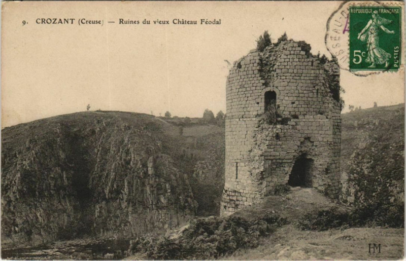 Carte postale ancienne Crozant - Ruines du vieux Chateau Feodal à Crozant