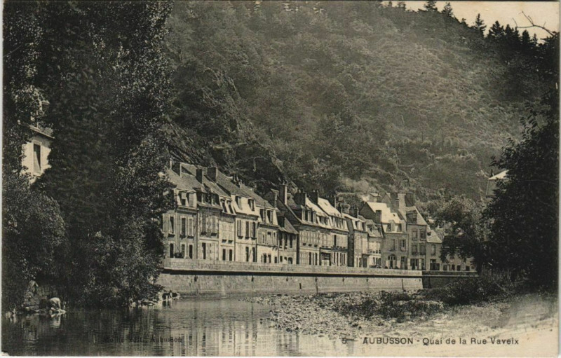Carte postale ancienne Aubusson - Quai de la Rue Vaveix à Aubusson