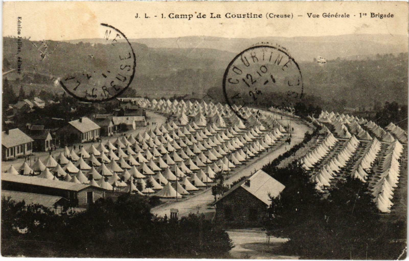 Carte postale ancienne Militaire Camp de La Courtine - Vue Générale - 1re Brigade à La Courtine