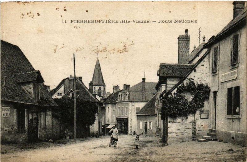 Carte postale ancienne Pierrebuffiere Route Nationale