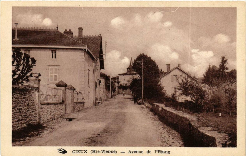 Carte postale ancienne Cieux Avenue de l'Etang à Cieux