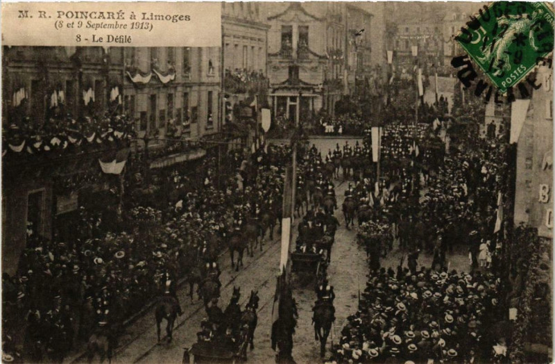Carte postale ancienne Limoges M. R. Poincare - Le Defile à Limoges