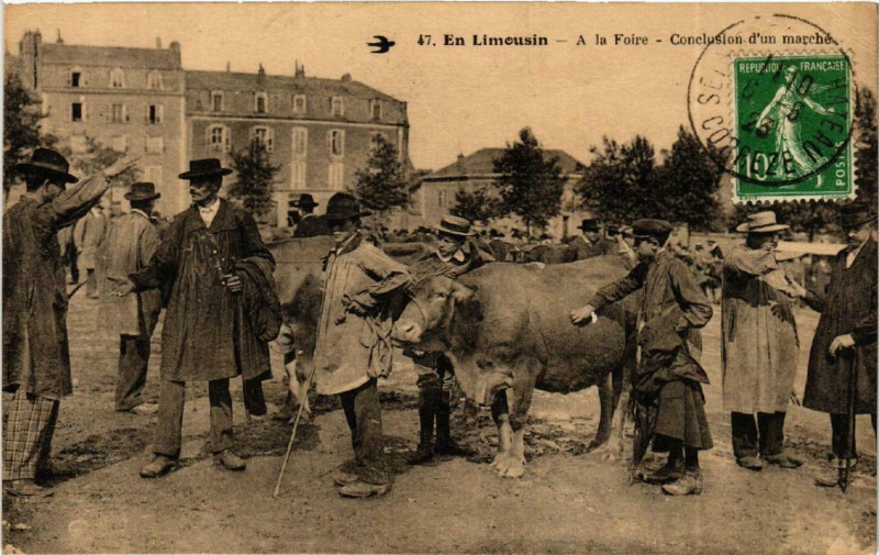 Carte postale ancienne En Limousin - A la Foire - Conclusion d'un marche