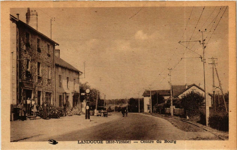 Carte postale ancienne Landouge Centre du Bourg