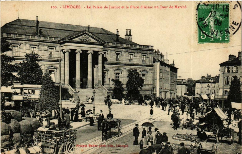 Carte postale ancienne Limoges Le Palais de Justice et la Place d'Aisne un Jour de Marche à Limoges