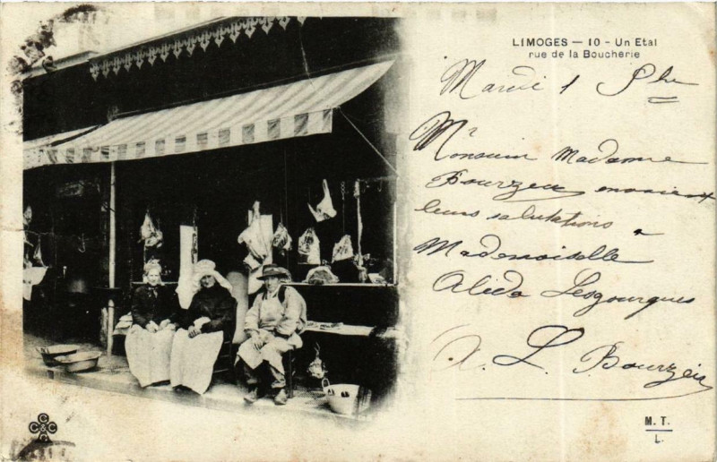 Carte postale ancienne Limoges Un Etal rue de la Boucherie à Limoges
