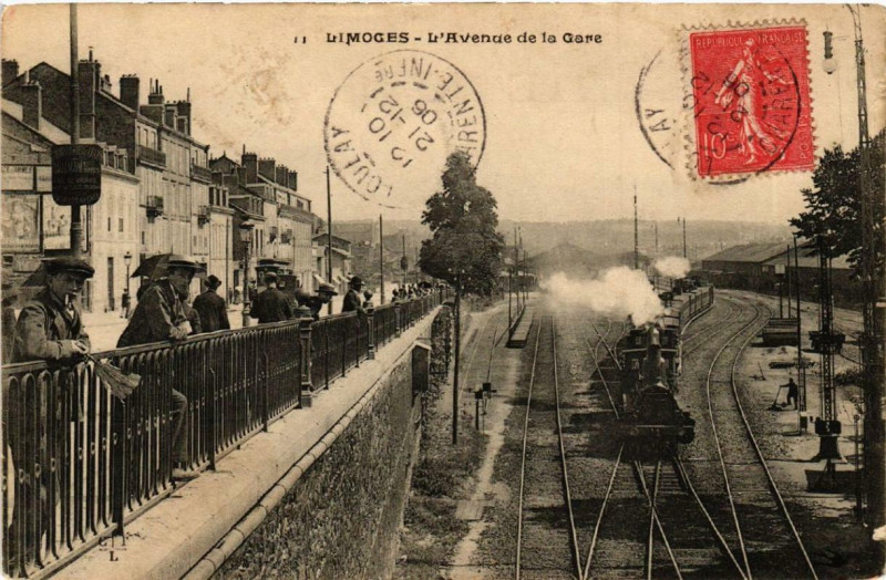 Carte postale ancienne Limoges L'Avenue de la Gare à Limoges