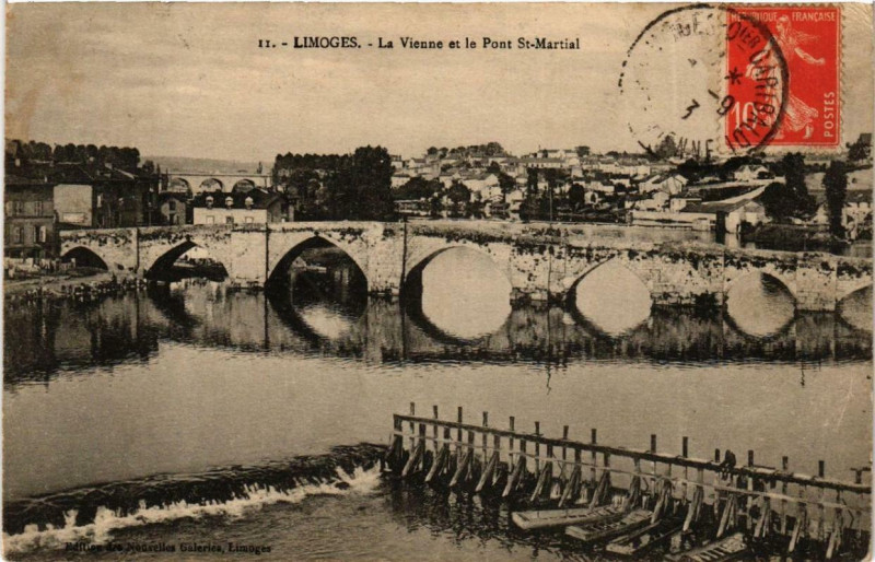 Carte postale ancienne Limoges La Vienne et le Pont Saint-Martial à Limoges