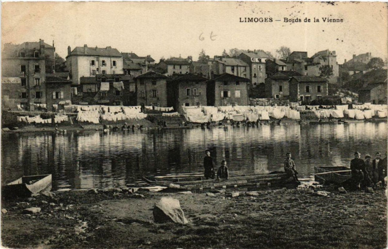 Carte postale ancienne Limoges Bords de la Vienne à Limoges