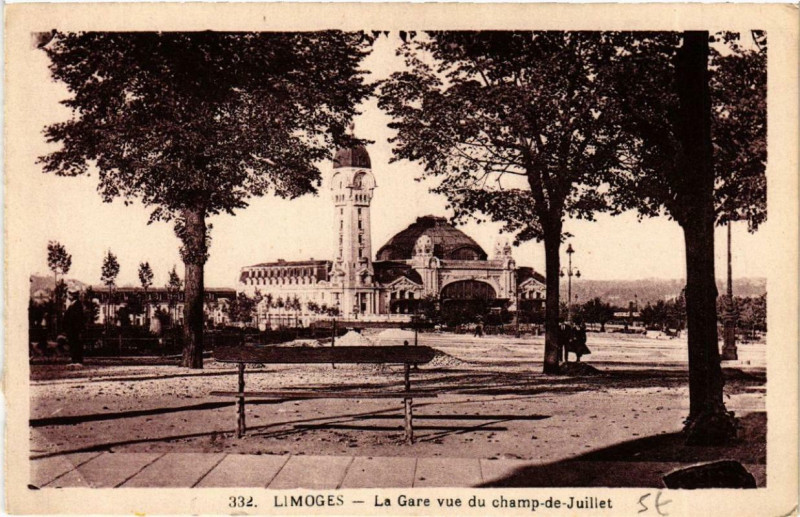 Carte postale ancienne Limoges La Gare vue du champ-de-Juillet à Limoges