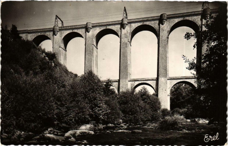 Carte postale ancienne Env. de Bessines Le viaduc de la Gartempe