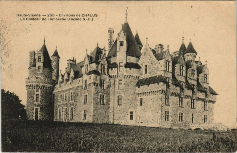 Carte postale ancienne Env. de Chalus Le Chateau de Lambertie à Châlus