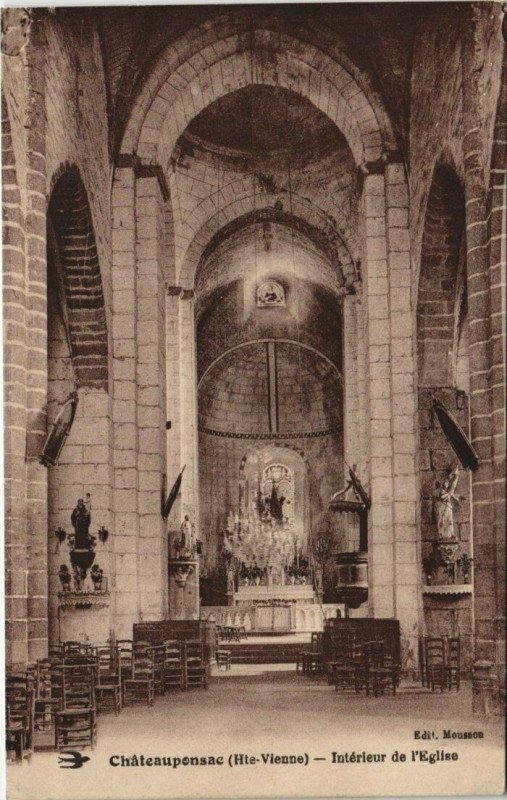 Carte postale ancienne Chateauponsac - Int. de l'Eglise à Châteauponsac