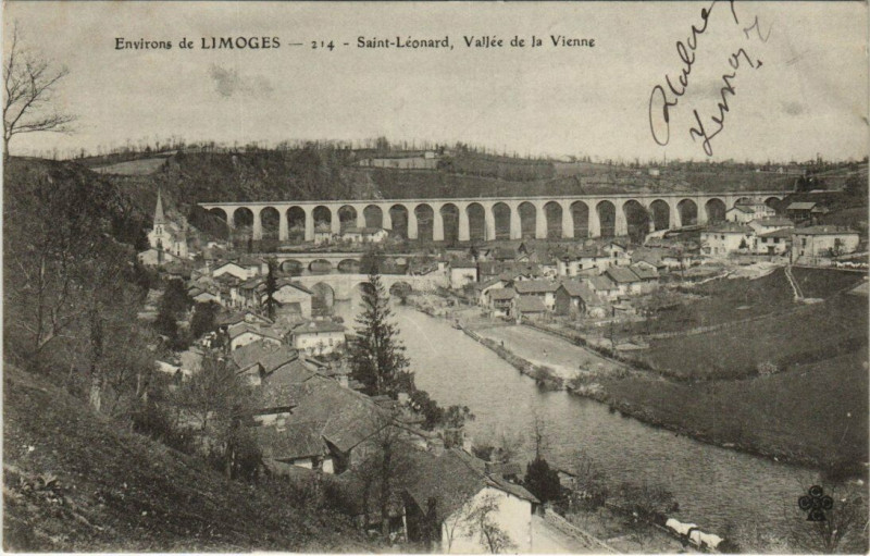 Carte postale ancienne Env. de Limoges - Saint-Leonard Vallée de la Vienne à Limoges
