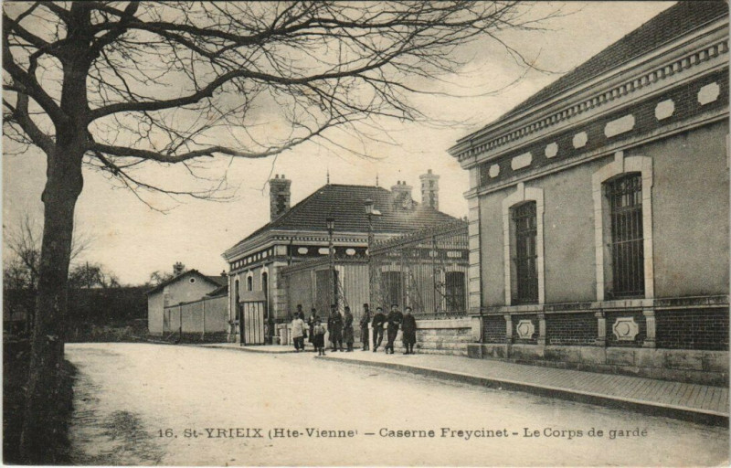 Carte postale ancienne Saint-Yrieix - Caserne Freycinet - Le Corps de garde