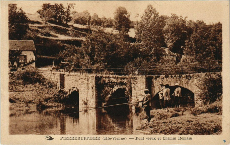 Carte postale ancienne Pierrebuffiere - Pont vieux et Chemin Romaiu