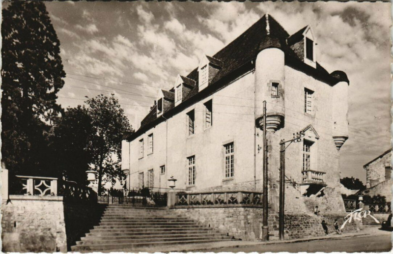 Carte postale ancienne Bellac - La Mairie à Bellac