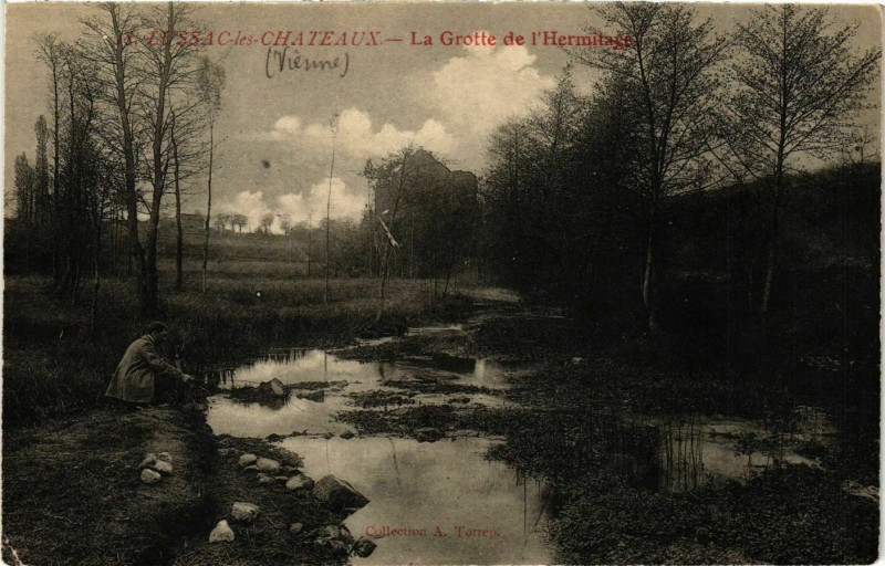 Carte postale ancienne Lussac-l-Cahteau La Grotte de l'Ermitage