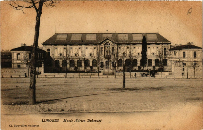 Carte postale ancienne Limoges - Musée Adrien Dubouche à Limoges