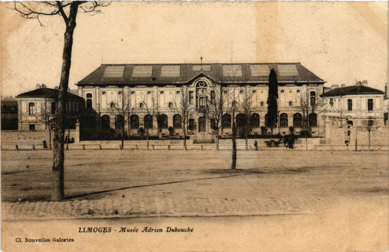 Carte postale ancienne Limoges - Musée Adrien Dubouche à Limoges