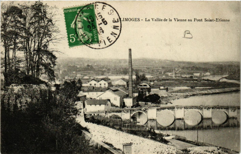 Carte postale ancienne Limoges - La Vallée de la Vienne au Pont Saint-Etienne à Limoges