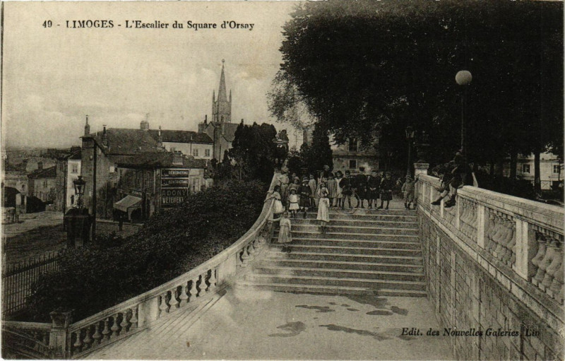 Carte postale ancienne Limoges - L'Escalier du Square d'Orsay à Limoges