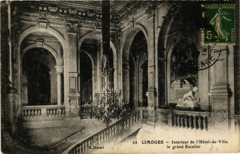 Carte postale ancienne Limoges - Int. de l'Hotel-de-Ville le grand Escalier à Limoges