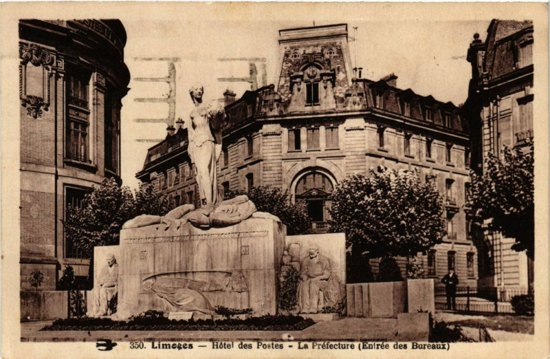 Carte postale ancienne Limoges - Hotel des Postes - La Prefecture à Limoges