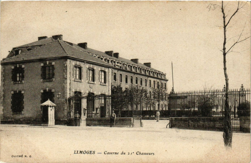 Carte postale ancienne Limoges - Caserne du 21 Chasseurs à Limoges