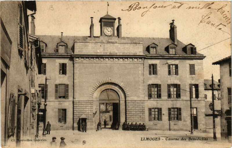 Carte postale ancienne Limoges - Caserne des Benedictins à Limoges
